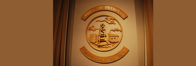 Town of Petrolia Crest