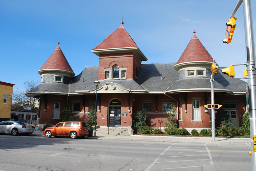 Lambton County Library - Petrolia Branch